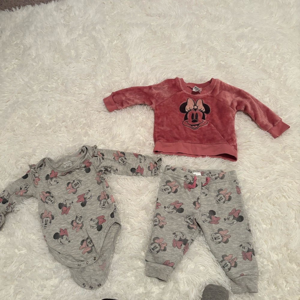 4 piece Disney baby mini mouse outfit. 9 Month